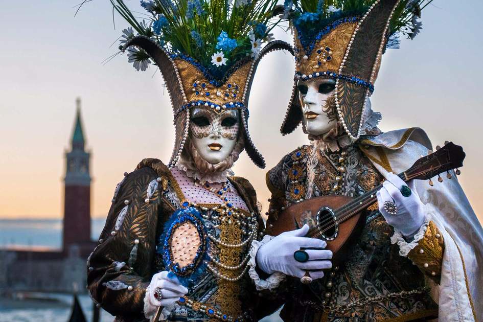 991 - Fondale di carnevale con maschere a Venezia